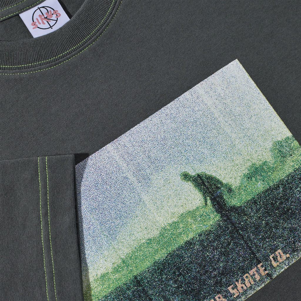 Polar Beach Walk Contrast T-Shirt - Graphite/Green